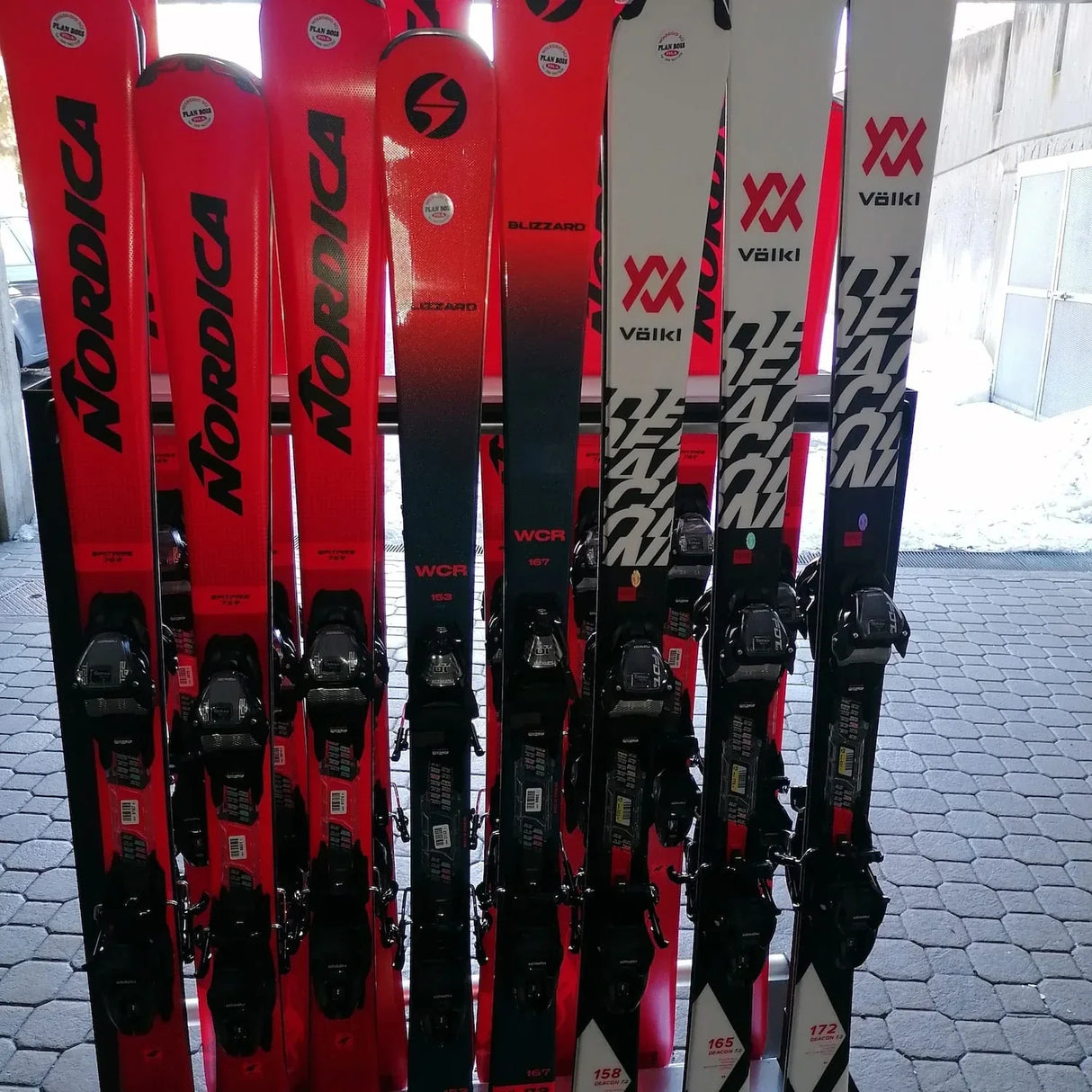 Alquiler esquí Pila - Esquí / Silver / Esquís / Tabla -CaranvaSports - temporada 2026