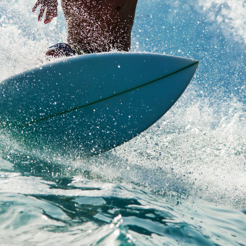 Lloguer de surf a Zarautz — Taula de surf, neoprè i SUP