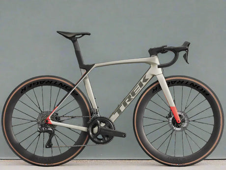 Alquiler Bicicleta Carretera Madrid - Carretera / Trek Madone SL6 GEN 8 - Caranva